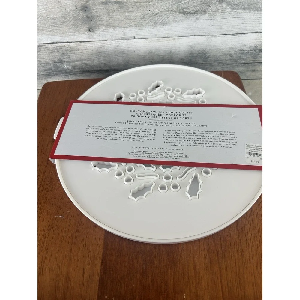 Williams Sonoma Holly Wreath Pie Crust Cutter 12 inch NEW